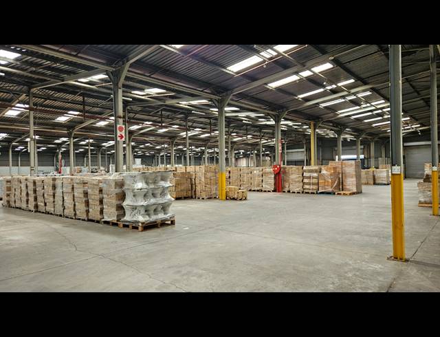 6,974M² WAREHOUSE TO LET IN HUGHES